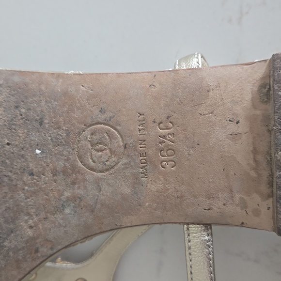 Chanel Star Motiff Metallic Gold Leather Interlocking CC Thong Sandals 36.5 C - Picture 11 of 14